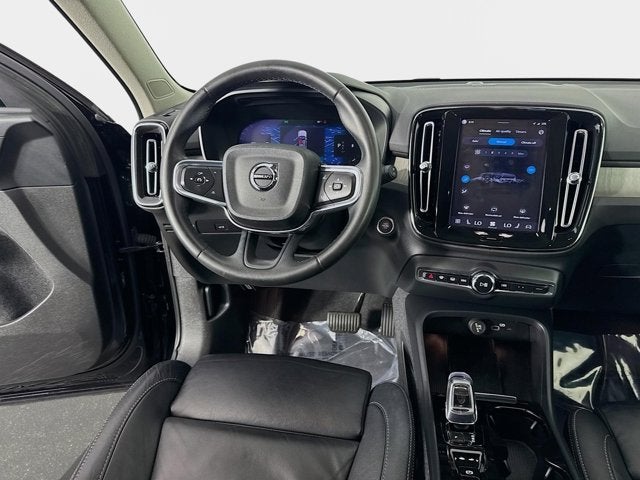 2023 Volvo XC40 Ultimate Dark Theme