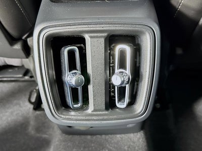 2023 Volvo XC40 Ultimate Dark Theme