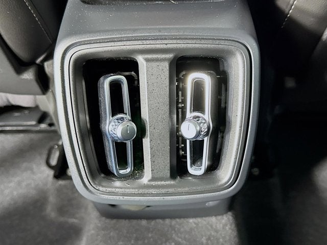 2023 Volvo XC40 Ultimate Dark Theme