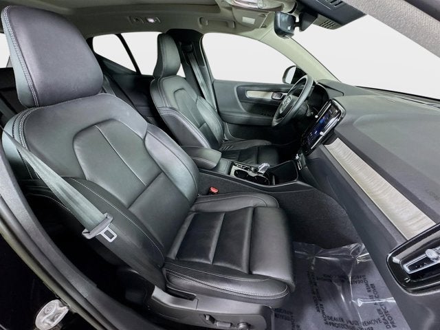 2023 Volvo XC40 Ultimate Dark Theme