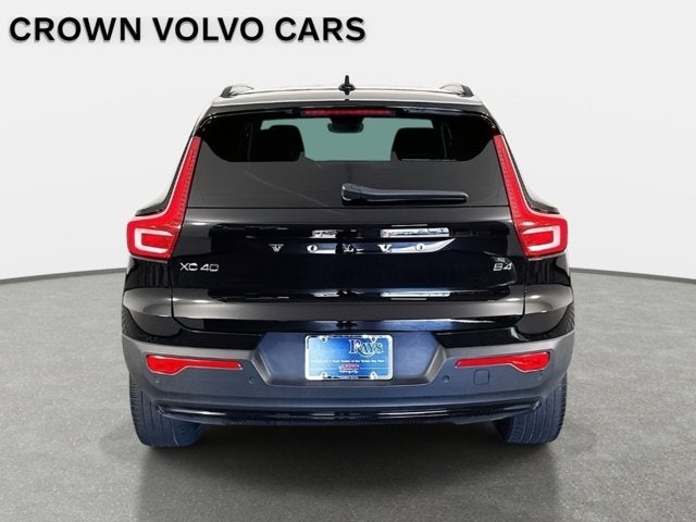 2023 Volvo XC40 Ultimate Dark Theme