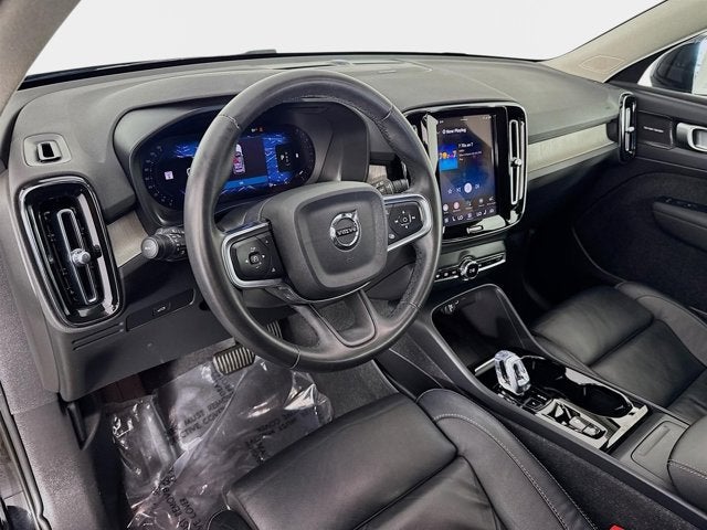 2023 Volvo XC40 Ultimate Dark Theme