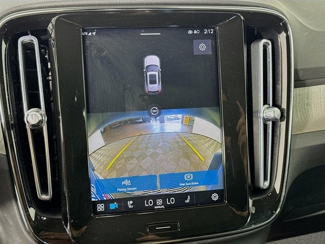 2023 Volvo XC40 Plus Bright Theme