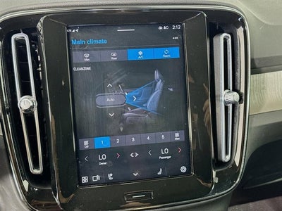 2023 Volvo XC40 Plus Bright Theme