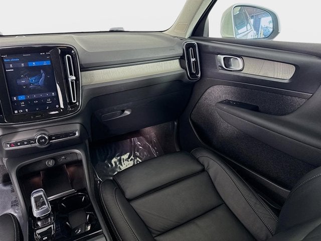 2023 Volvo XC40 Plus Bright Theme