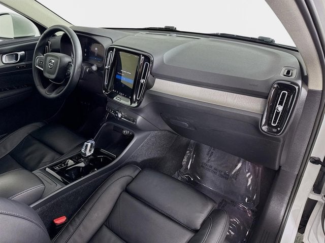 2023 Volvo XC40 Plus Bright Theme
