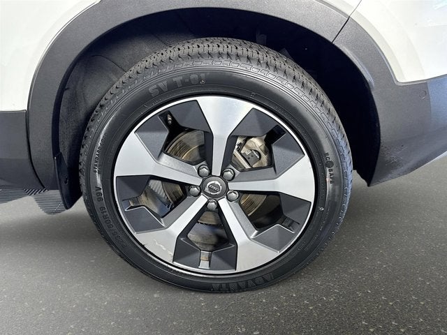 2023 Volvo XC40 Plus Bright Theme
