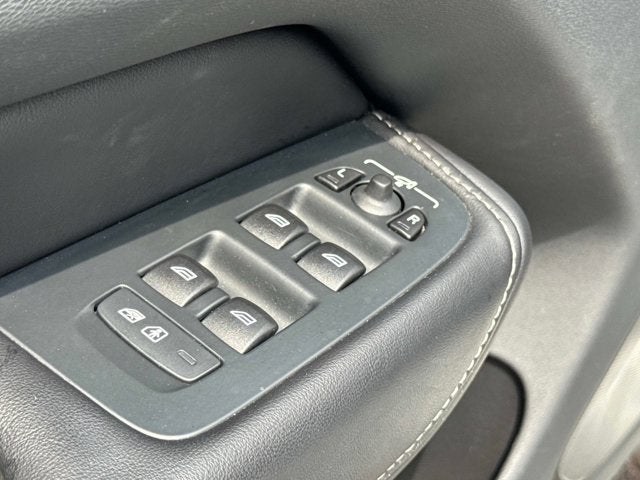 2023 Volvo XC60 Ultimate Bright Theme