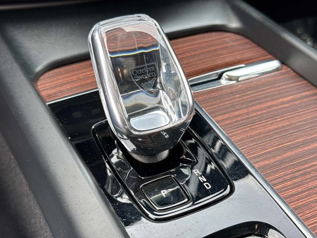 2023 Volvo XC60 Ultimate Bright Theme