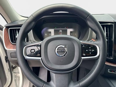 2023 Volvo XC60 Ultimate Bright Theme