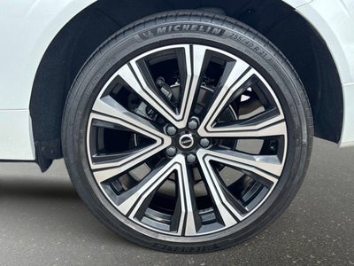 2023 Volvo XC60 Ultimate Bright Theme