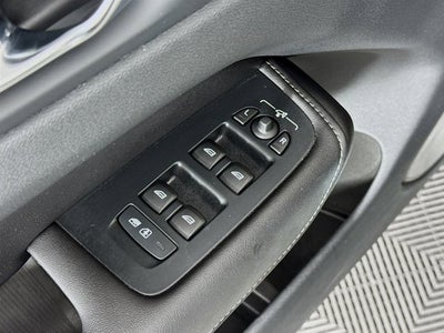 2023 Volvo XC60 Ultimate Bright Theme