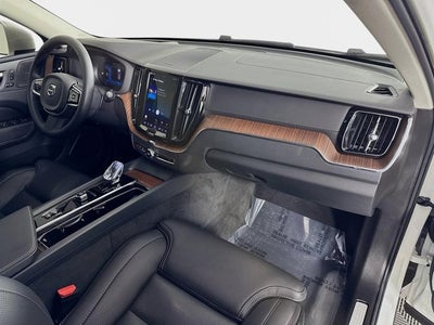 2023 Volvo XC60 Ultimate Bright Theme