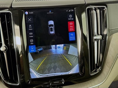 2023 Volvo XC60 Ultimate Bright Theme