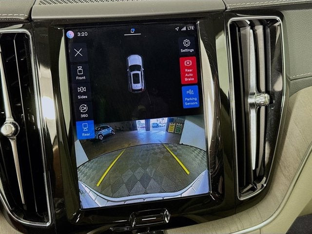 2023 Volvo XC60 Ultimate Bright Theme