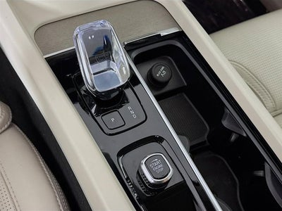 2023 Volvo XC60 Ultimate Bright Theme