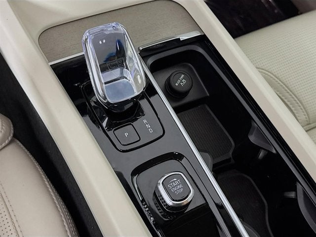 2023 Volvo XC60 Ultimate Bright Theme