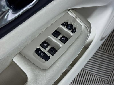 2023 Volvo XC60 Ultimate Bright Theme