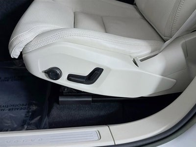 2023 Volvo XC60 Ultimate Bright Theme