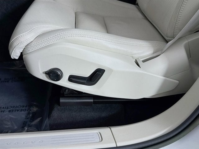 2023 Volvo XC60 Ultimate Bright Theme