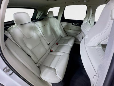 2023 Volvo XC60 Ultimate Bright Theme