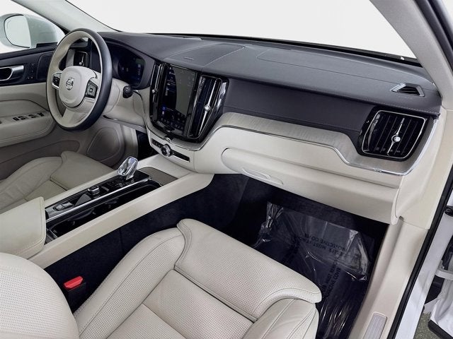 2023 Volvo XC60 Ultimate Bright Theme