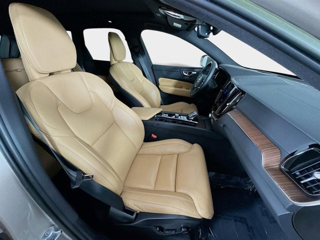 2023 Volvo XC60 Ultimate Bright Theme