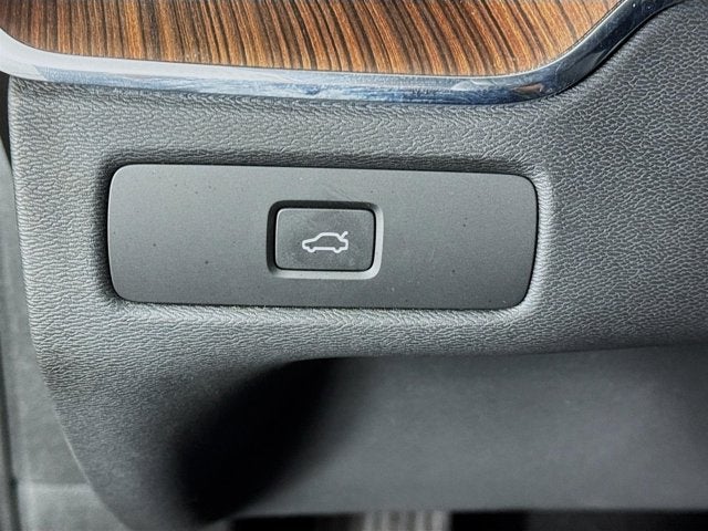 2023 Volvo XC60 Ultimate Bright Theme