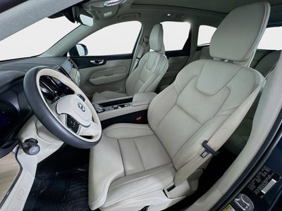2023 Volvo XC60 Ultimate Bright Theme