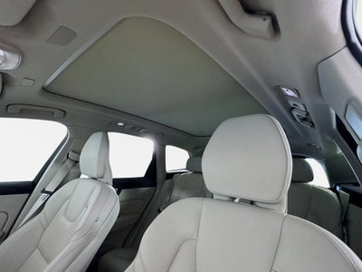 2023 Volvo XC60 Ultimate Bright Theme