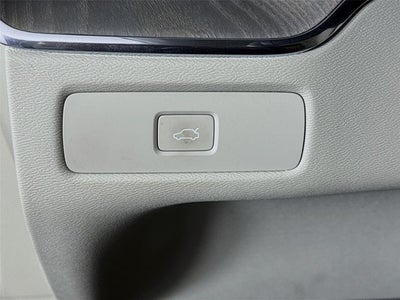 2023 Volvo XC60 Plus Dark Theme