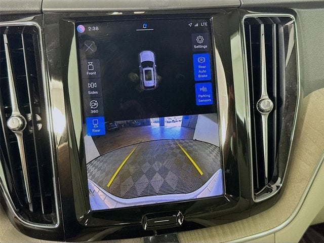 2023 Volvo XC60 Plus Dark Theme