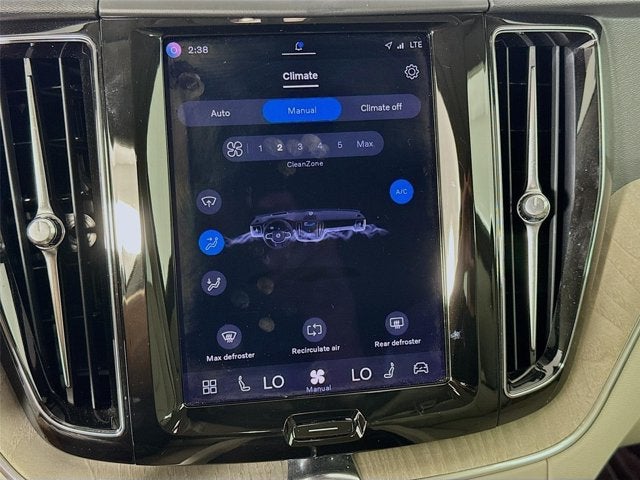 2023 Volvo XC60 Plus Dark Theme