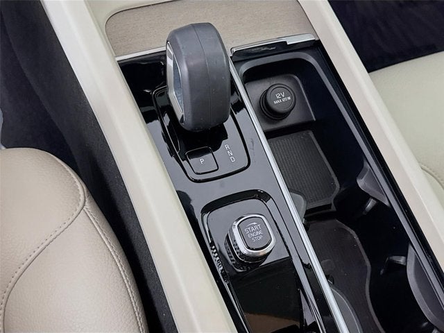 2023 Volvo XC60 Plus Dark Theme