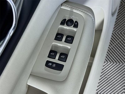 2023 Volvo XC60 Plus Dark Theme