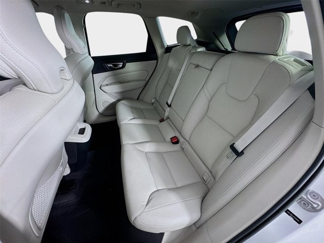 2023 Volvo XC60 Plus Dark Theme