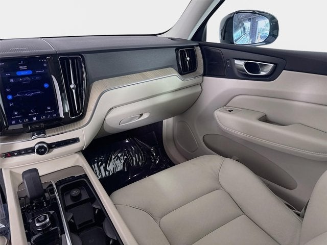 2023 Volvo XC60 Plus Dark Theme