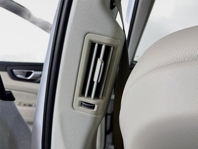 2023 Volvo XC60 Plus Dark Theme
