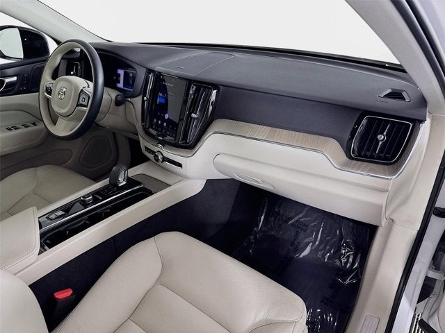2023 Volvo XC60 Plus Dark Theme