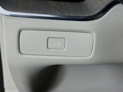 2023 Volvo XC60 Plus Bright Theme