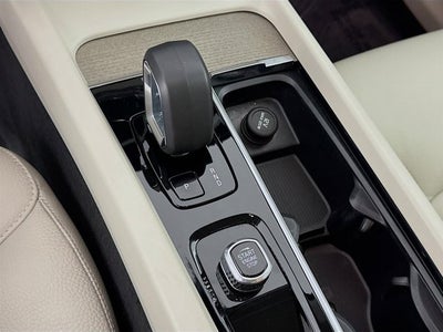 2023 Volvo XC60 Plus Bright Theme