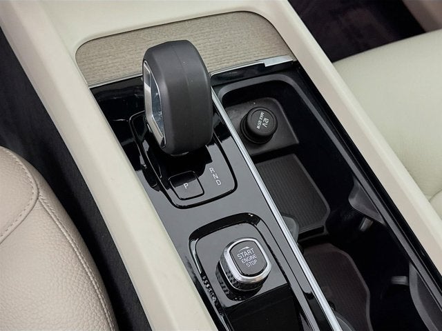 2023 Volvo XC60 Plus Bright Theme