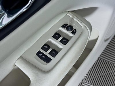 2023 Volvo XC60 Plus Bright Theme