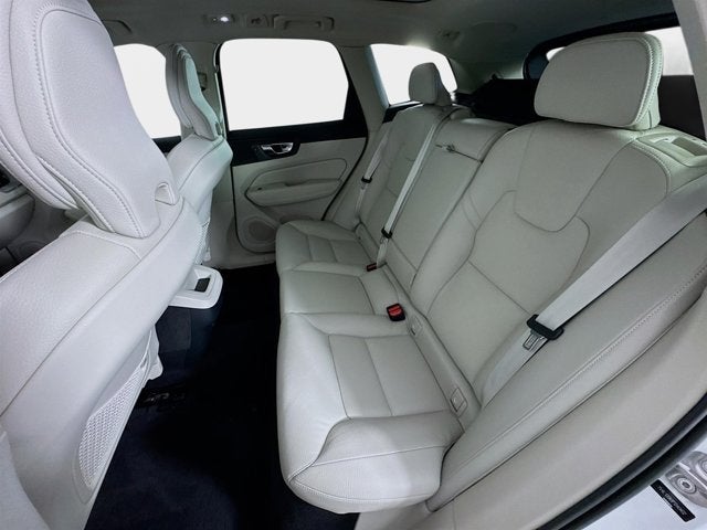 2023 Volvo XC60 Plus Bright Theme