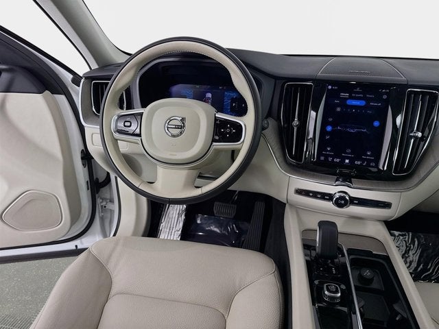 2023 Volvo XC60 Plus Bright Theme