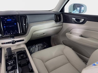 2023 Volvo XC60 Plus Bright Theme