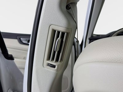 2023 Volvo XC60 Plus Bright Theme