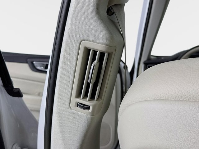 2023 Volvo XC60 Plus Bright Theme