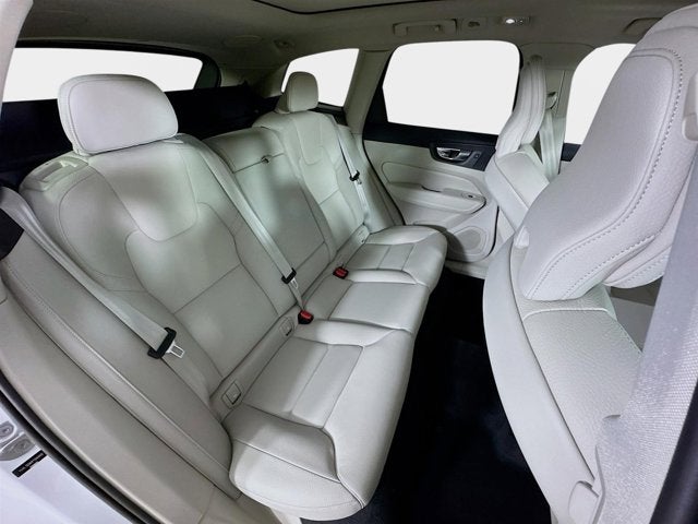 2023 Volvo XC60 Plus Bright Theme