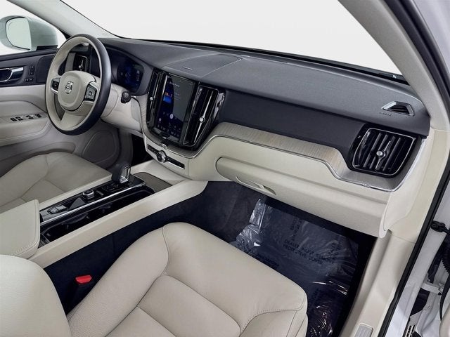 2023 Volvo XC60 Plus Bright Theme